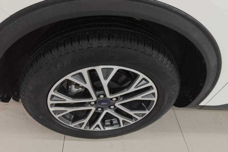 Used Ford Escape 2020 EcoBoost 245 Two-Wheel-Drive Titanium Edition Left Front Wheel Hub