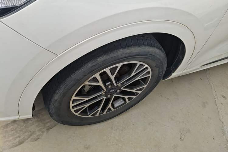 Used Ford Escape 2020 EcoBoost 245 Four-Wheel Drive Luxury Edition Left Front Wheel Hub