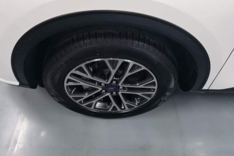 Used Ford Escape 2020 EcoBoost 245 Two-Wheel-Drive Titanium Edition Left Front Wheel Hub