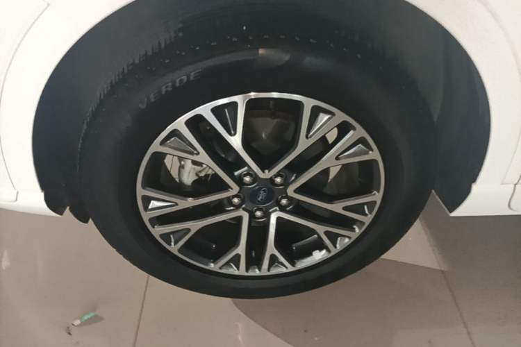 Used Ford Escape 2020 EcoBoost 245 Two-Wheel Drive Smart & Enjoyment Model Left Front Wheel Hub