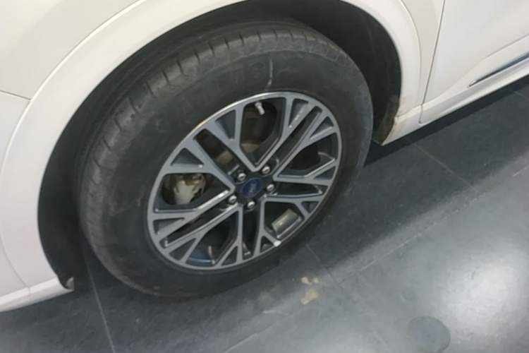 Used Ford Escape 2020 EcoBoost 245 Four-Wheel Drive Luxury Edition Left Front Wheel Hub