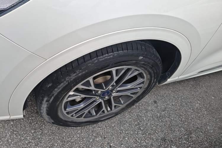 Used Ford Escape 2020 EcoBoost 245 Four-Wheel Drive Luxury Edition Left Front Wheel Hub