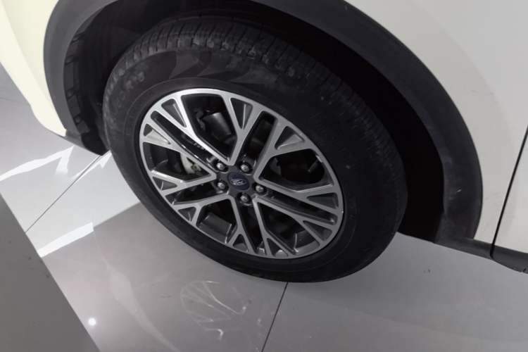 Used Ford Escape 2020 EcoBoost 245 Two-Wheel-Drive Titanium Edition Left Front Wheel Hub