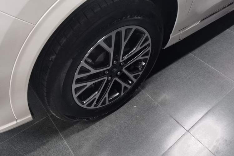 Used Ford Escape 2020 EcoBoost 245 Four-Wheel Drive Luxury Edition Left Front Wheel Hub