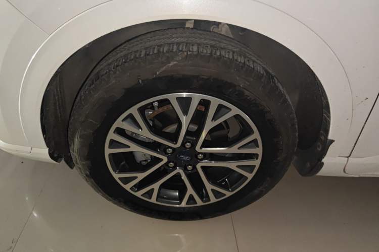 Used Ford Escape 2020 EcoBoost 245 Four-Wheel Drive Luxury Edition Left Front Wheel Hub