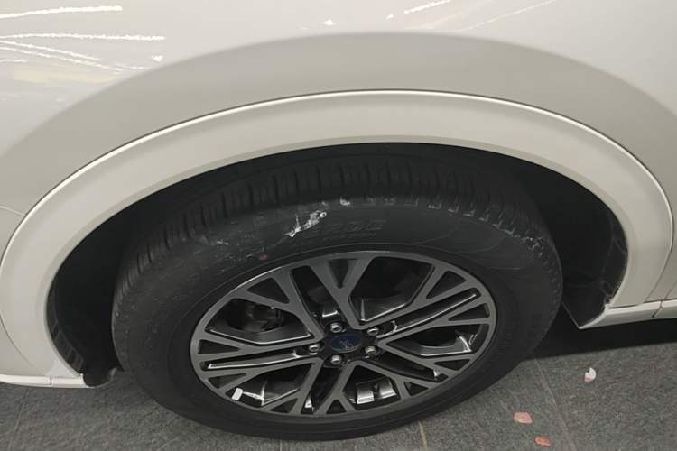 Used Ford Escape 2020 EcoBoost 245 Four-Wheel Drive Luxury Edition Left Front Wheel Hub