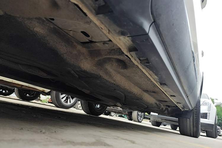 Used Ford Escape 2020 EcoBoost 245 Two-Wheel-Drive Titanium Edition Left Side Sill