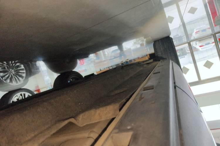 Used Ford Escape 2020 EcoBoost 245 Two-Wheel-Drive Titanium Edition Left Side Sill