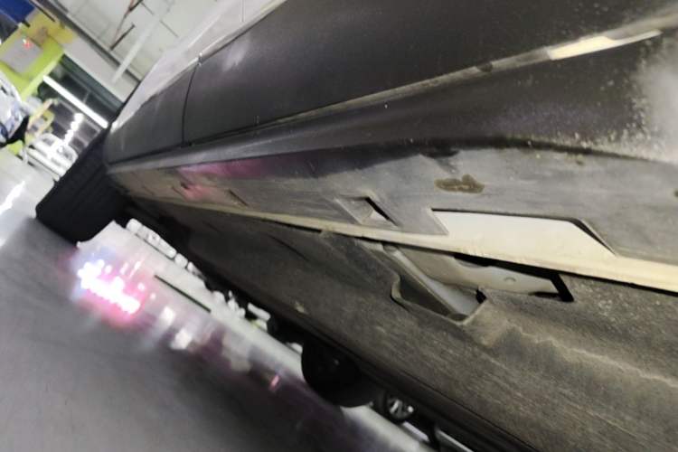 Used Ford Escape 2020 EcoBoost 245 Two-Wheel-Drive Titanium Edition Left Side Sill