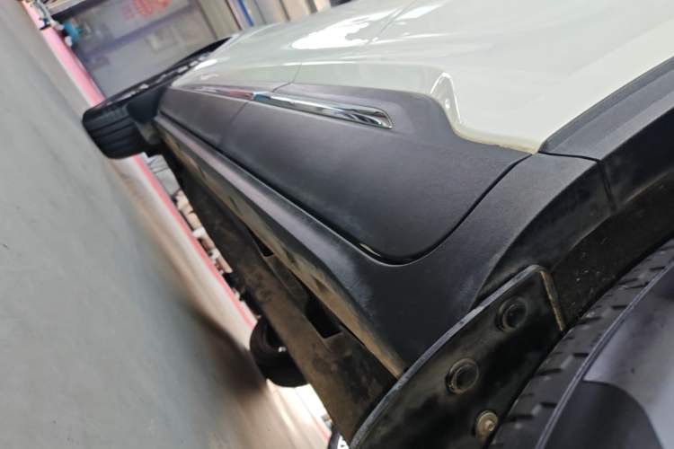 Used Ford Escape 2020 EcoBoost 245 Two-Wheel-Drive Titanium Edition Left Side Sill