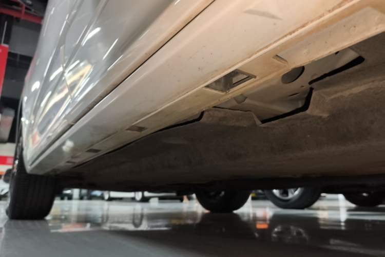 Used Ford Escape 2020 EcoBoost 245 Four-Wheel Drive ST-LINE Deluxe Edition Left Side Sill