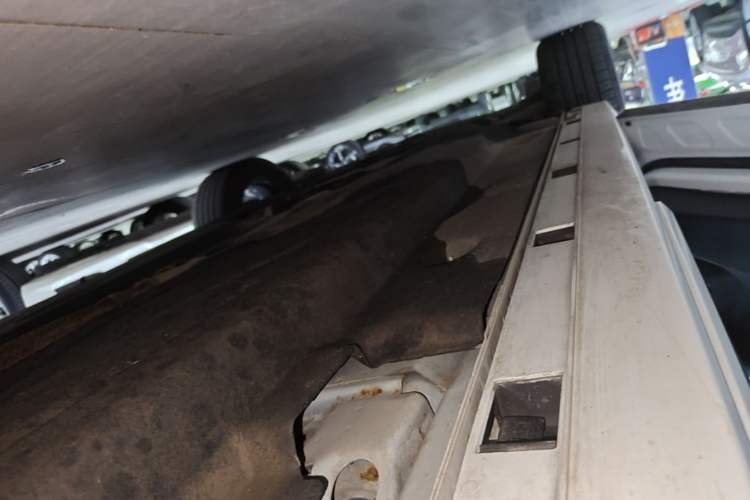 Used Ford Escape 2020 EcoBoost 245 Four-Wheel Drive Luxury Edition Left Side Sill