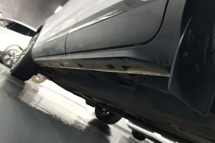 Used Ford Escape 2020 EcoBoost 245 Two-Wheel Drive Smart & Enjoyment Model Left Side Sill