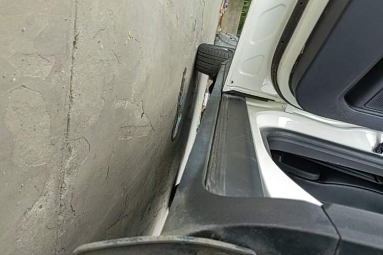 Used Ford Escape 2020 EcoBoost 245 4x4 Enjoyment Model Left Side Sill