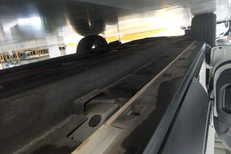 Used Ford Escape 2020 EcoBoost 245 Two-Wheel-Drive Titanium Edition Left Side Sill