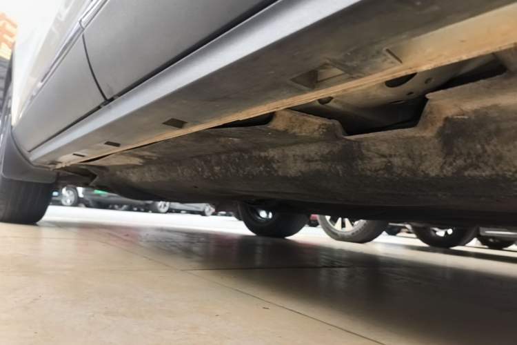 Used Ford Escape 2020 EcoBoost 245 Two-Wheel-Drive Titanium Edition Left Side Sill