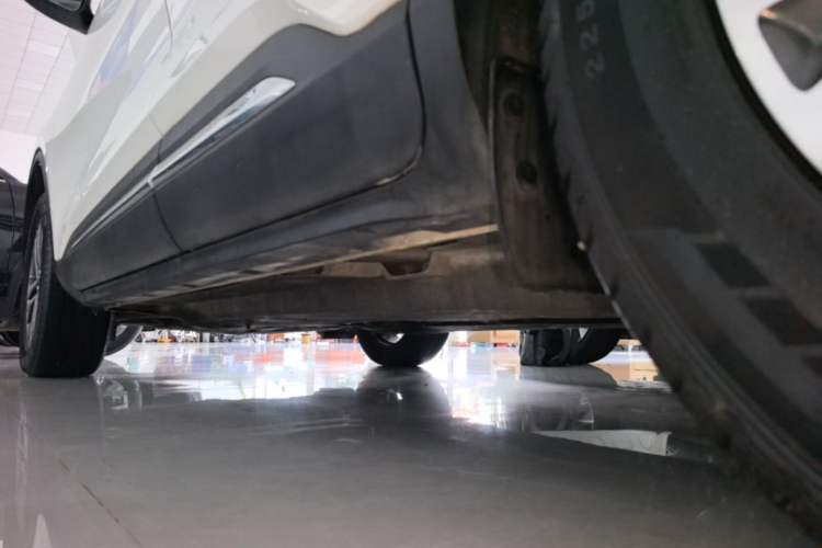 Used Ford Escape 2020 EcoBoost 245 Two-Wheel-Drive Titanium Edition Left Side Sill