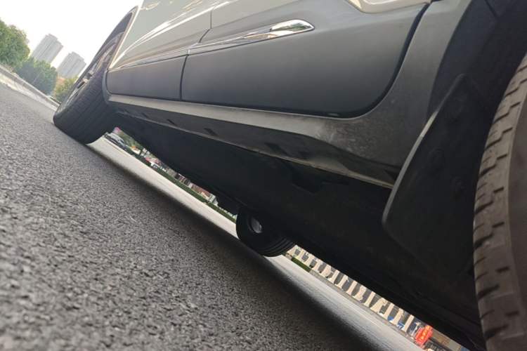 Used Ford Escape 2020 EcoBoost 245 Two-Wheel-Drive Titanium Edition Left Side Sill