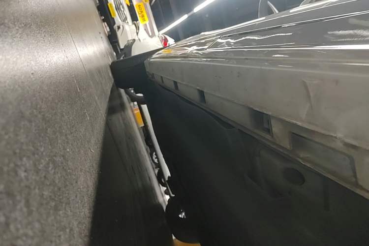 Used Ford Escape 2020 EcoBoost 245 Four-Wheel Drive Luxury Edition Left Side Sill