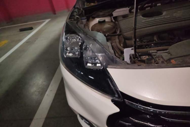 Used Ford Escape 2020 EcoBoost 245 Four-Wheel Drive Titanium Edition Right Front Headlight