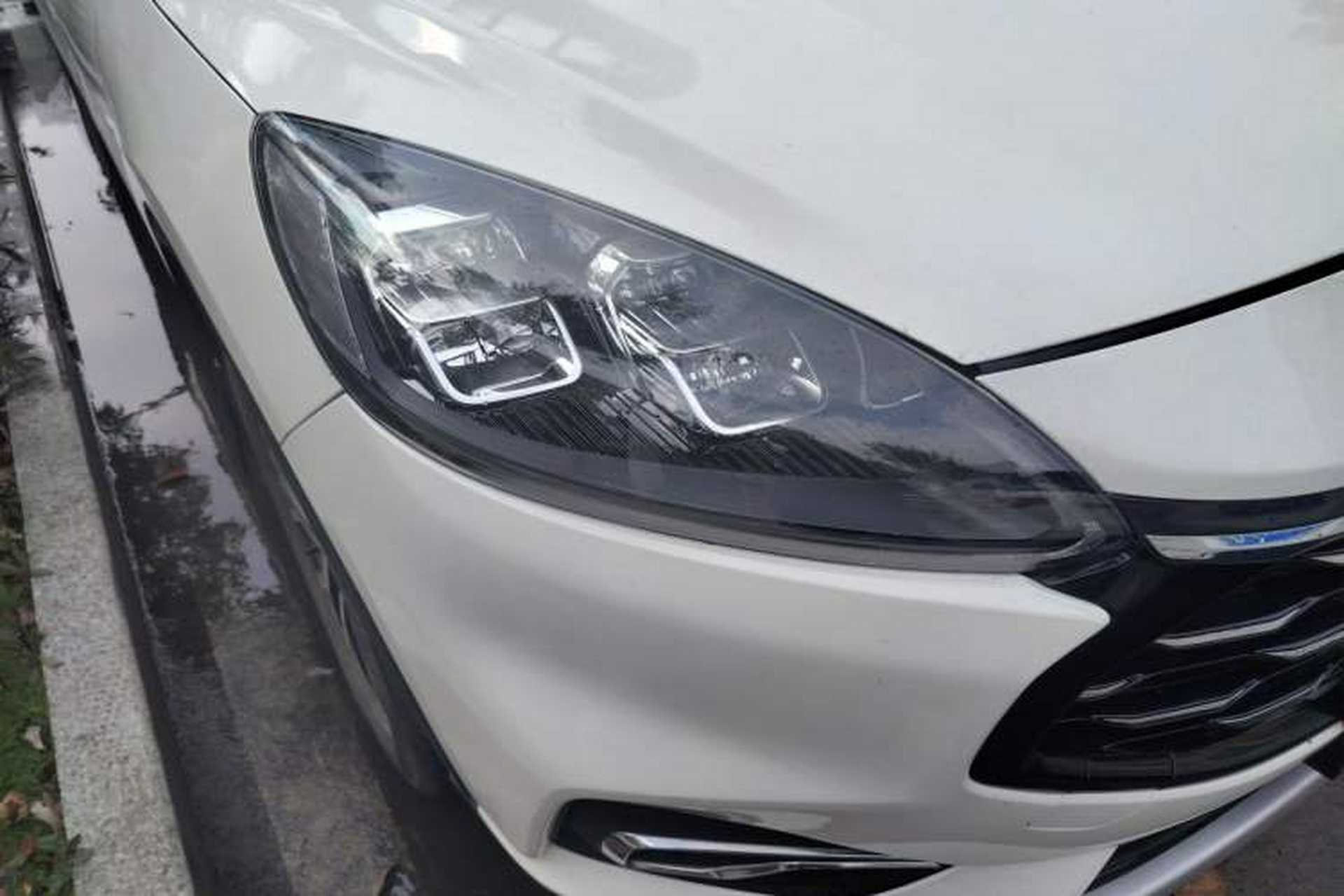 Used Ford Escape 2020 EcoBoost 245 Two-Wheel-Drive Titanium Edition Right Front Headlight