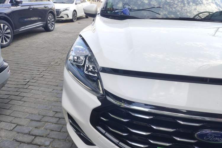 Used Ford Escape 2020 EcoBoost 245 Two-Wheel-Drive Titanium Edition Right Front Headlight