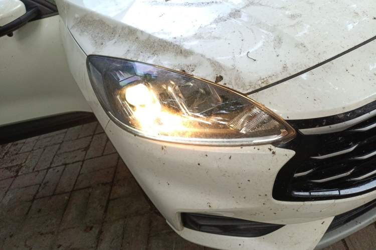 Used Ford Escape 2020 EcoBoost 245 Two-Wheel-Drive Comfort Edition Right Front Headlight