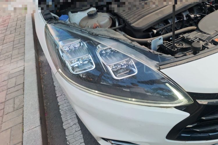Used Ford Escape 2020 EcoBoost 245 Four-Wheel Drive Luxury Edition Right Front Headlight