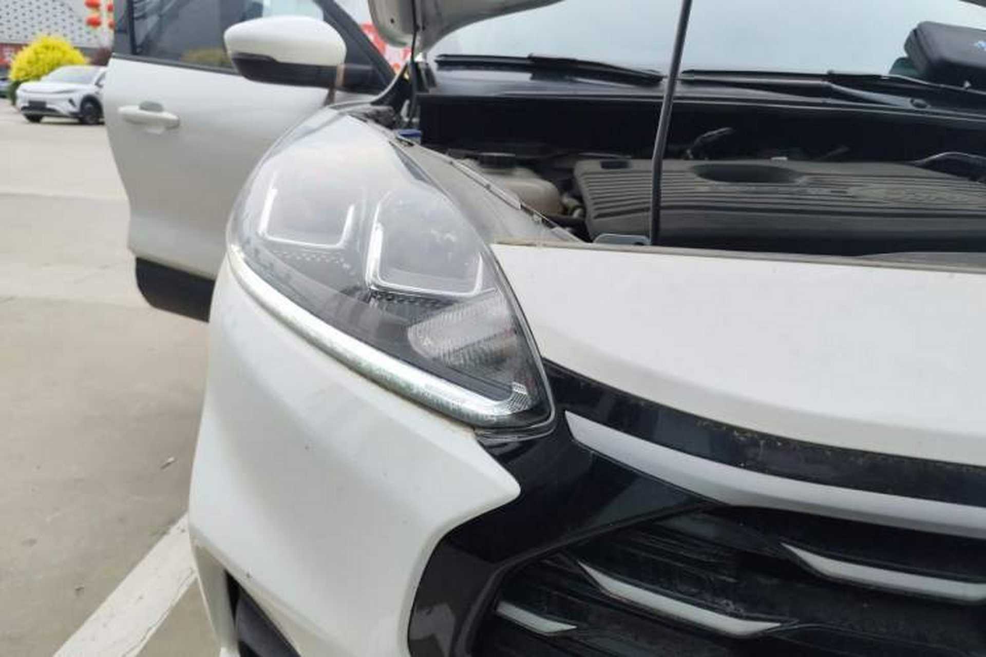 Used Ford Escape 2020 EcoBoost 245 Two-Wheel-Drive Comfort Edition Right Front Headlight