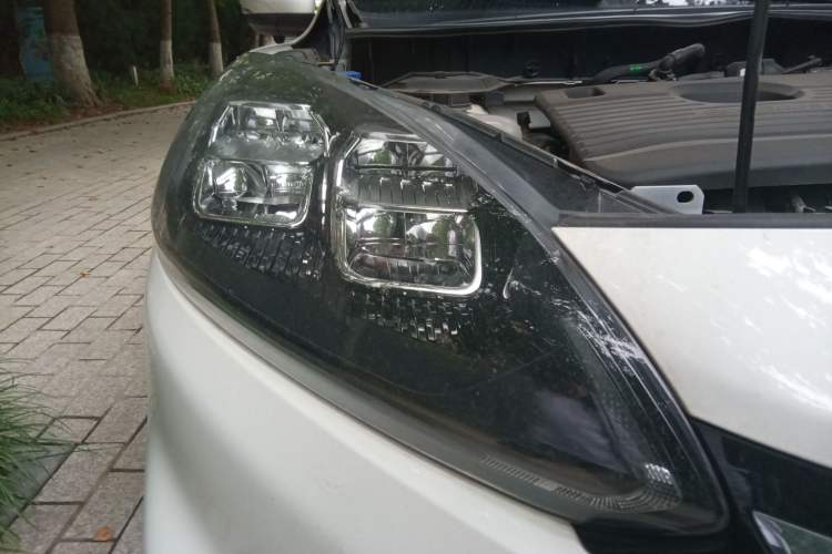 Used Ford Escape 2020 EcoBoost 245 Two-Wheel Drive Smart & Enjoyment Model Right Front Headlight