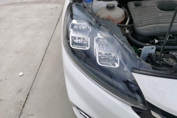 Used Ford Escape 2020 EcoBoost 245 Four-Wheel Drive Titanium Edition Right Front Headlight