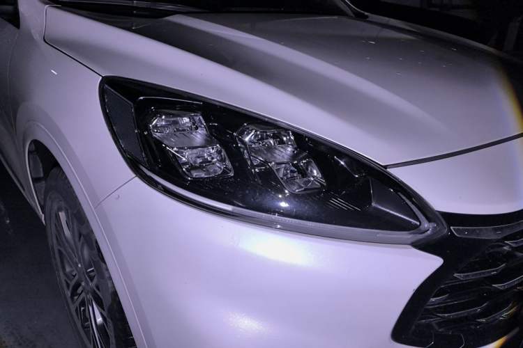 Used Ford Escape 2020 EcoBoost 245 Two-Wheel Drive Smart & Enjoyment Model Right Front Headlight