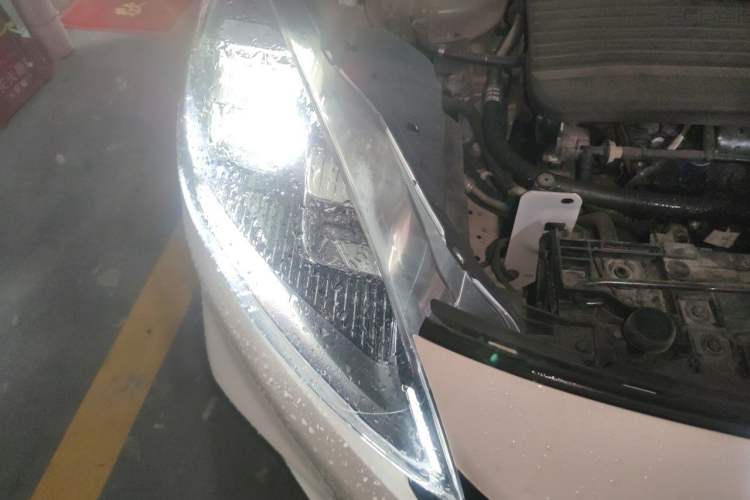 Used Ford Escape 2020 EcoBoost 245 Two-Wheel-Drive Comfort Edition Right Front Headlight