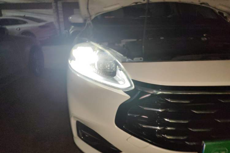 Used Ford Escape 2020 EcoBoost 245 Two-Wheel-Drive Titanium Edition Right Front Headlight