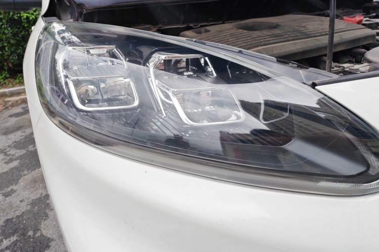 Used Ford Escape 2020 EcoBoost 245 Four-Wheel Drive ST-LINE Deluxe Edition Right Front Headlight