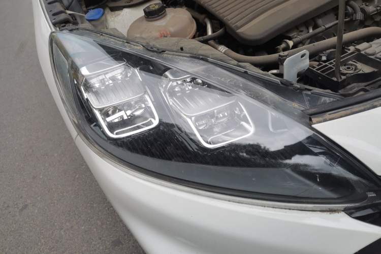 Used Ford Escape 2020 EcoBoost 245 Four-Wheel Drive Titanium Edition Right Front Headlight