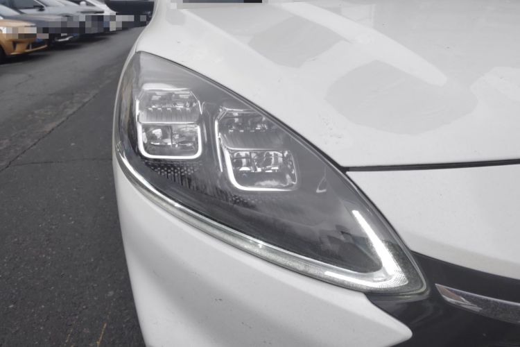 Used Ford Escape 2020 EcoBoost 245 Four-Wheel Drive Luxury Edition Right Front Headlight