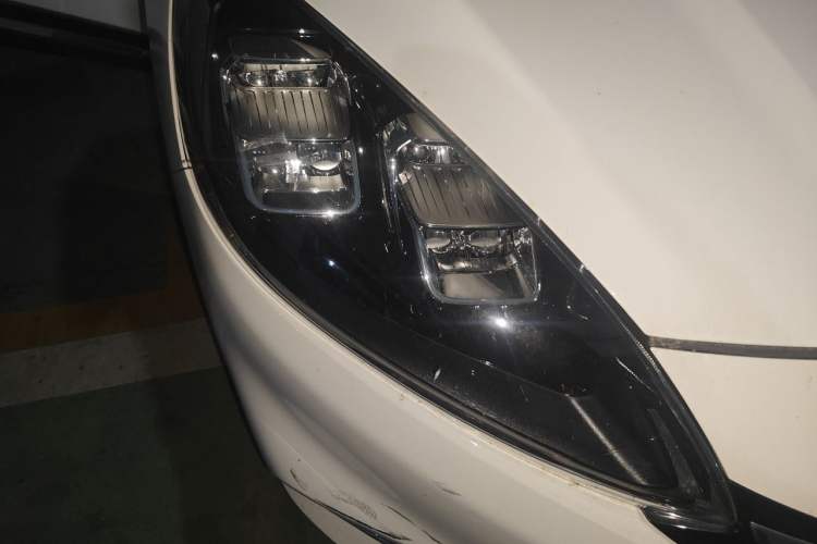 Used Ford Escape 2020 EcoBoost 245 Two-Wheel-Drive Titanium Edition Right Front Headlight