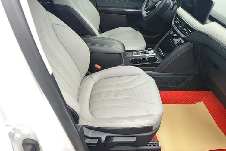 Used Ford Escape 2020 EcoBoost 245 Two-Wheel-Drive Titanium Edition Right Front Seat