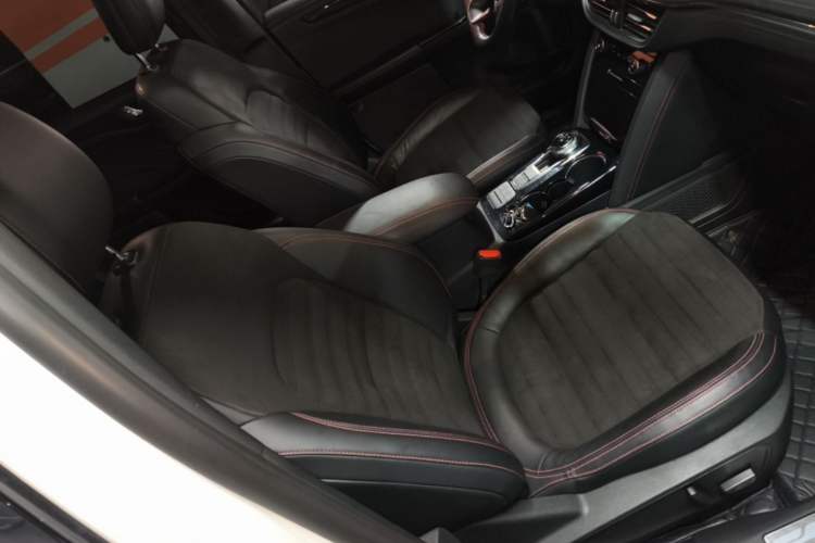 Used Ford Escape 2020 EcoBoost 245 Four-Wheel Drive ST-LINE Deluxe Edition Right Front Seat