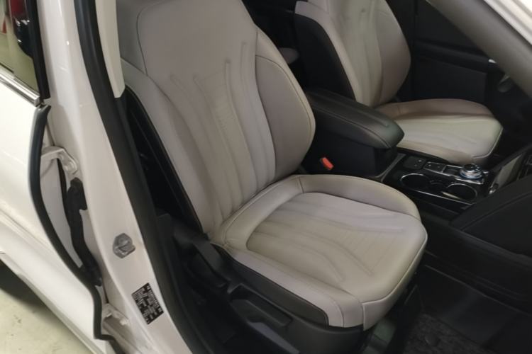 Used Ford Escape 2020 EcoBoost 245 Four-Wheel Drive Luxury Edition Right Front Seat