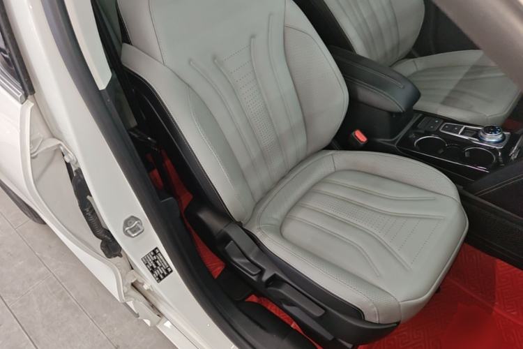 Used Ford Escape 2020 EcoBoost 245 Four-Wheel Drive Luxury Edition Right Front Seat