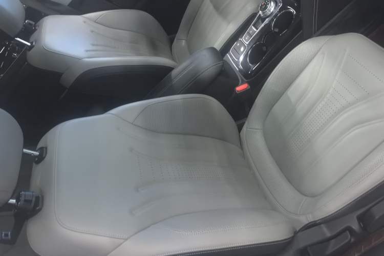 Used Ford Escape 2020 EcoBoost 245 Four-Wheel Drive Titanium Edition Right Front Seat
