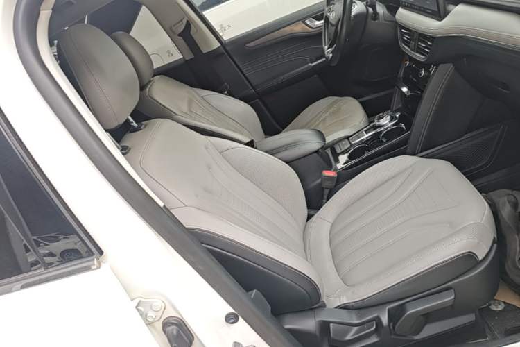 Used Ford Escape 2020 EcoBoost 245 Four-Wheel Drive Luxury Edition Right Front Seat