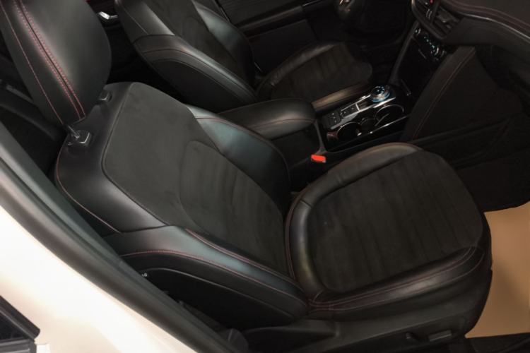 Used Ford Escape 2020 EcoBoost 245 Four-Wheel Drive ST-LINE Deluxe Edition Right Front Seat