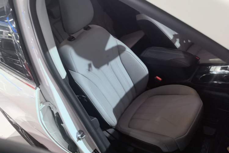 Used Ford Escape 2020 EcoBoost 245 Two-Wheel-Drive Titanium Edition Right Front Seat