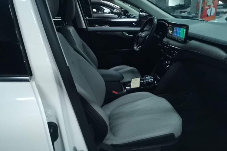 Used Ford Escape 2020 EcoBoost 245 Four-Wheel Drive Luxury Edition Right Front Seat