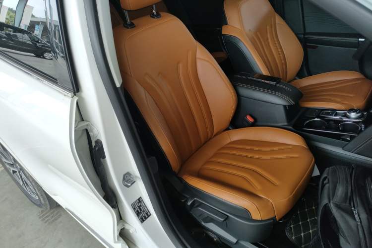 Used Ford Escape 2020 EcoBoost 245 Two-Wheel Drive Smart & Enjoyment Model Right Front Seat