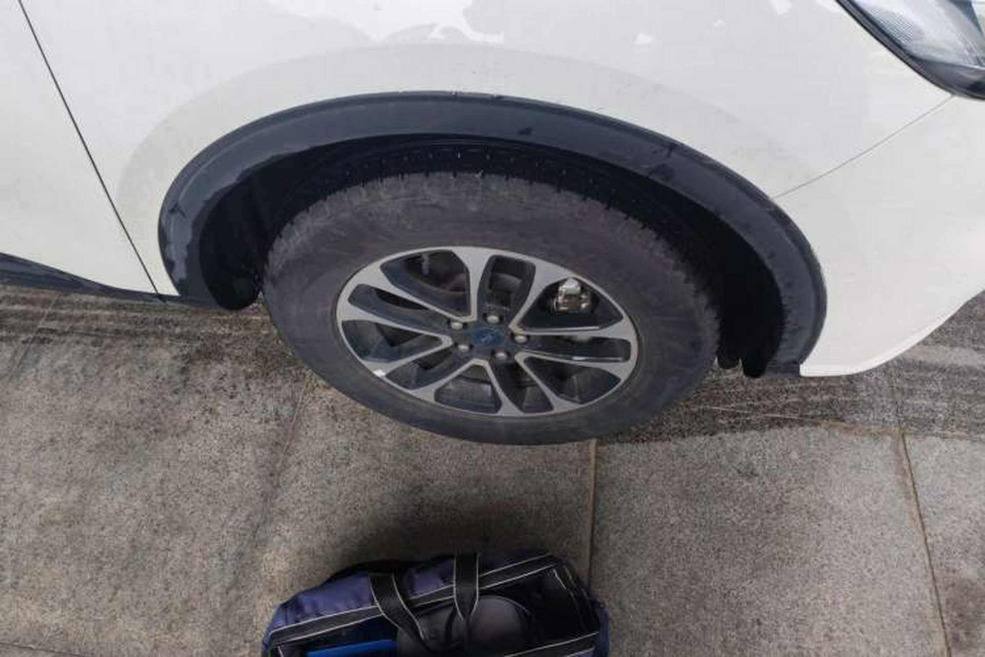 Used Ford Escape 2020 EcoBoost 245 Two-Wheel-Drive Comfort Edition Right Front Wheel Hub