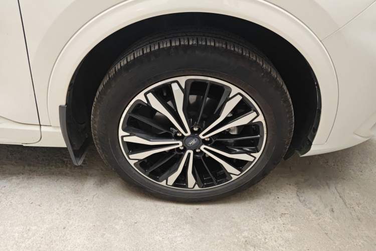 Used Ford Escape 2020 EcoBoost 245 Four-Wheel Drive ST-LINE Deluxe Edition Right Front Wheel Hub